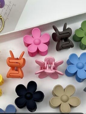 Kids Flower Hair Clips and Hair Tie Set - 3 clips and 15 hair ties random colors
